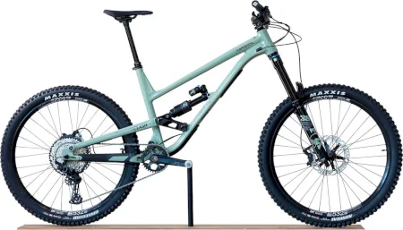 Commencal Clash Essential 2023