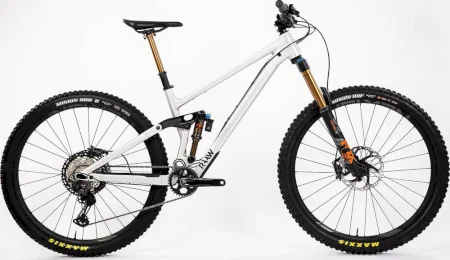 Raaw Madonna V2 Fox Factory Xtr 2020